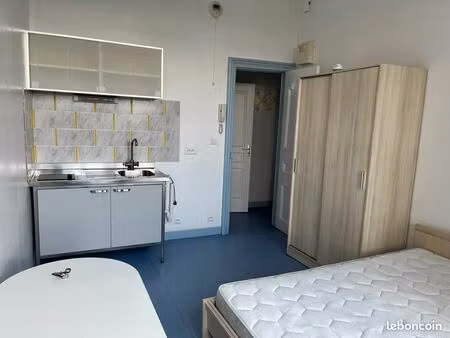 studio partiellement meublé entre gare et centre ville