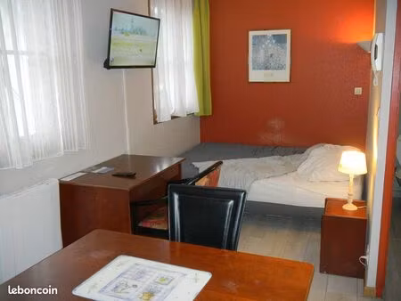 studio meublé - hyper centre-toutes charges inclues-possibilité parking privé