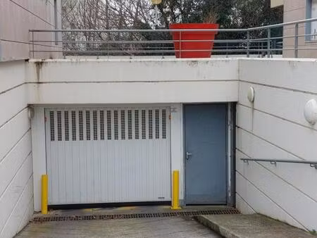 location commerce 12 m² à le pontet (84130)