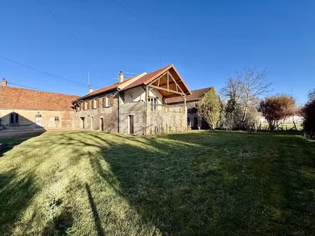 ensemble immobilier à magny (89) avec maison d'habitation  grange et maison à rénover de p