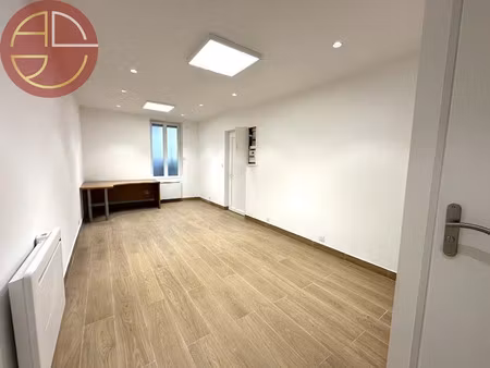 location locaux professionnels 21 m² à tournefeuille (31170)  350 €