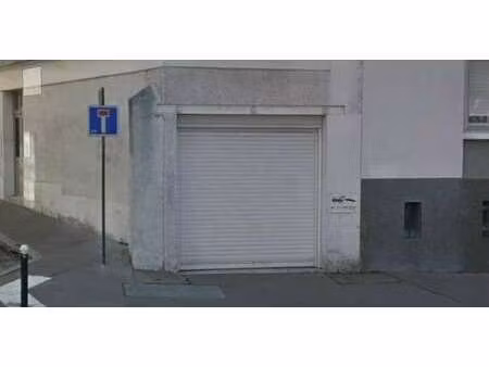 location garage box et parking à nantes (44000) : à louer / 15m² nantes