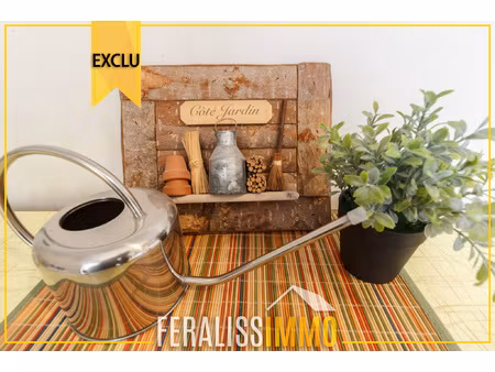 + de 70 m2 pour ce f3 avec jardin  et place de parking couv