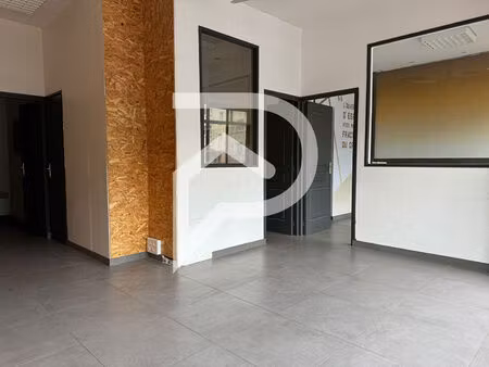 a vendre local commercial 6 pieces 70m²