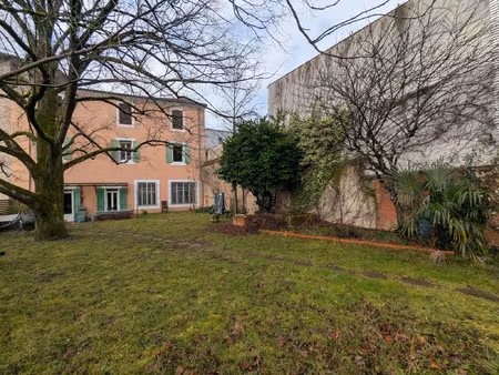 maison familiale en centre ville avec jardin sans vis à vis