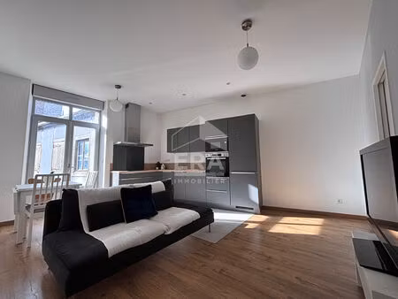 appartement rénové - hypercentre - 51 m² de 3 pièces - entièrement meublé