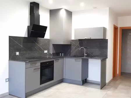 t2 sur la place republique