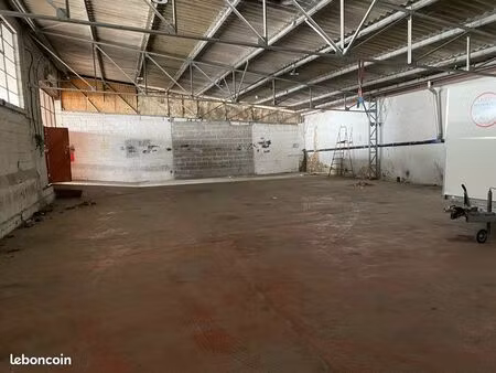 local de stockage / garage