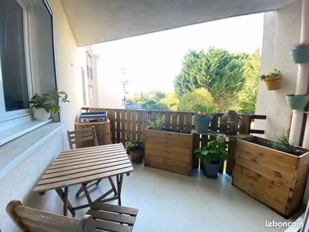 t2 de 57 m² dans le quartier eyquems/fontaine d’arlac