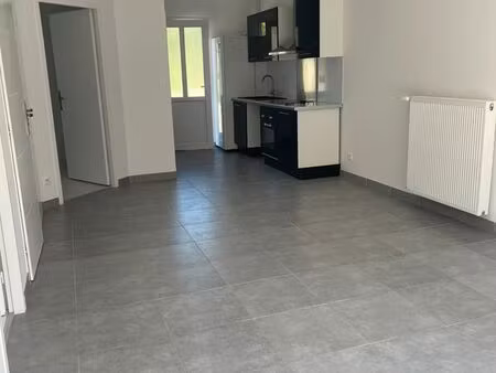 maison t3 avec terrasse et parking