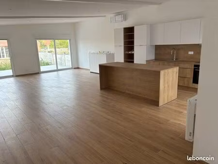 maison entièrement rénovée avec garage