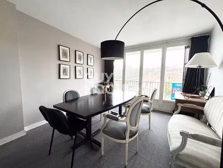 4 pièces avec balcon proche rer laplace !