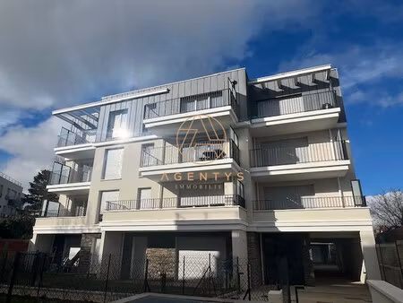 3 pieces amenage - balcon - parking s/sol double