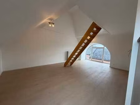 studio duplex numéro 6 au troisième sans ascenseur