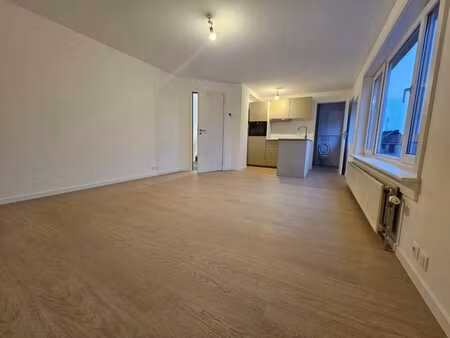 studio numéro 4 au deuxième sans ascenseur