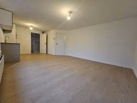 studio numéro 5 au deuxième sans ascenseur