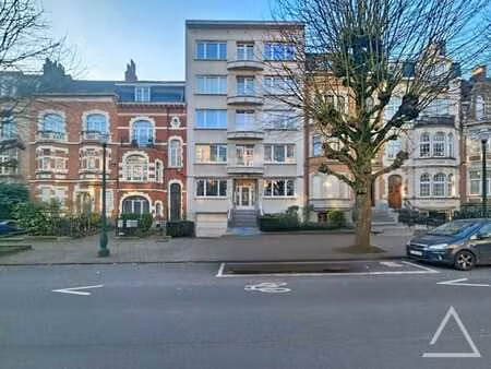 bureaux de standing avec 60m² de stockage – idéal profession