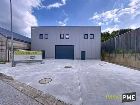 entrepôt isolé et neuf à louer