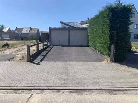 double garage à vendre dans le centre de renaix