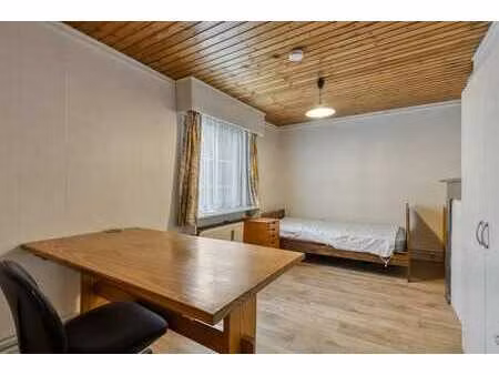 résidence étudiante avec 5 chambres étudiantes licenciées à