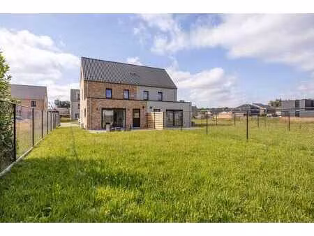 belles maisons neuves dans un cul-de-sac