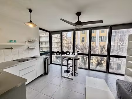 studio lumineux  résidence récente