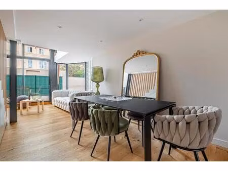 duplex t3/4 de 86m² avec terrasse situé à cannes (le suquet)