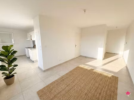 t3 en rez-de-jardin disponible immédiatement