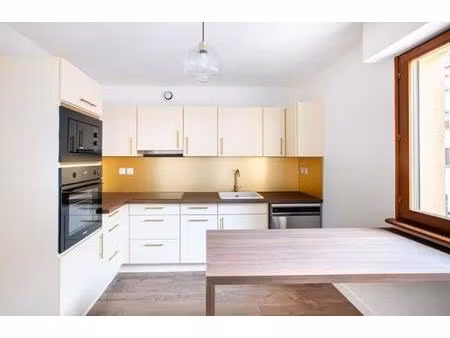 appartement avec parking  état impeccable très belle finition !