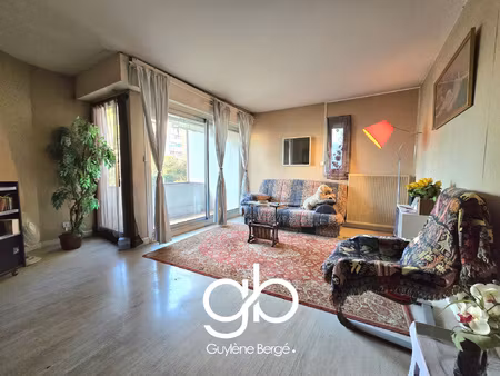 appartement t3 à rénover avec terrasse et garage fort pote