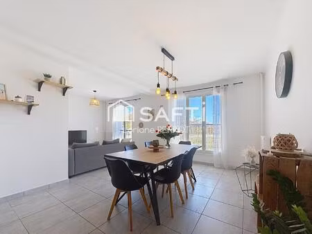 centre ville  48 m2 de pièce de vie  balcon