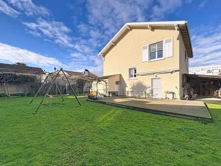 maison bourgeoise  calme  spacieuse  chaleureuse