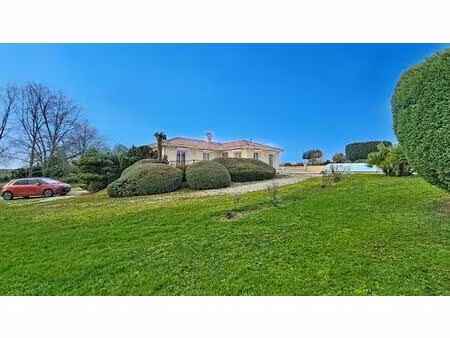 calme absolu et beaux volumes à la campagne