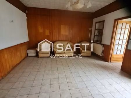 semi plain pied à rénover  avec de beaux volumes de pièces