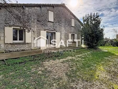 maison en pierre à rénover avec terrasse couverte de 60m2 et terrain piscinable