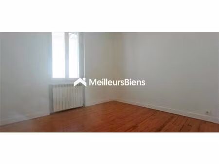 maison t4 des années 50 avec grand atelier et 2 grands garages