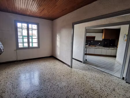 maison avec dépendances  appartement t2 et grands garages ? fort potentiel 8 pièce(s) 276 