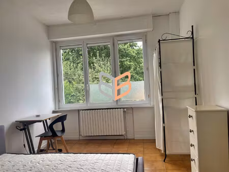 grande maison de village proche du centre du village