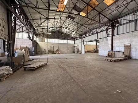 à louer – entrepôt de 3 018 m² dans la zone d'activités de fontcouverte à avignon – vauclu