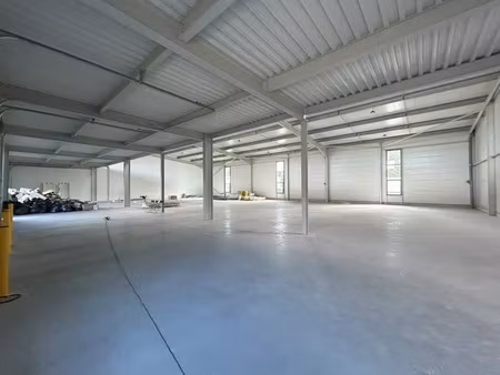 à louer – locaux d’activités de 330 à 667 m² dans la zone d'activités de fontcouverte à av