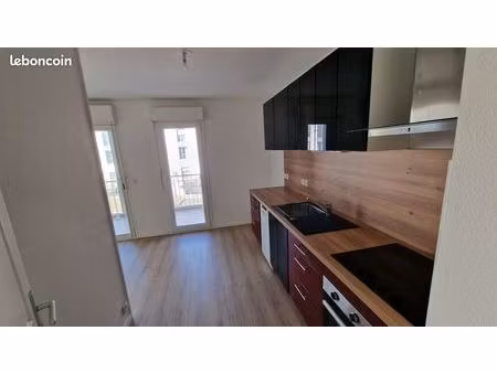 charmant t3 de 68 m2 non meublé  récemment rénové avec garage