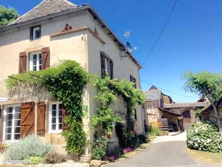 maison a la campagne avec 2 gites  piscine et vue sublime