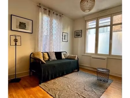 studio meublé 29 m² – calme et très lumineux – parking sécurisé – loos