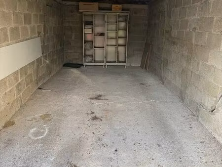 garage fermé à louer