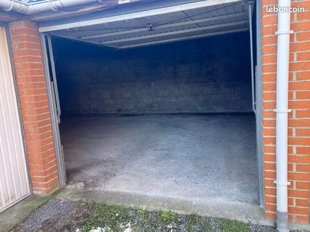 garage 53 m2 3 voitures à petite forêt