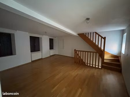 maison triplex de village à louer