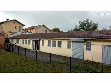 a louer un local artisanal de 280 m2  centre ville de tarbes  quartier st anne