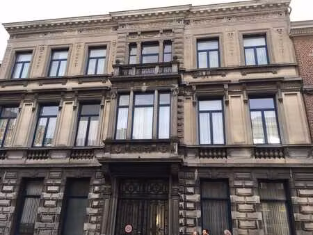 a louer bureau rdc plein centre de mons + parking prive