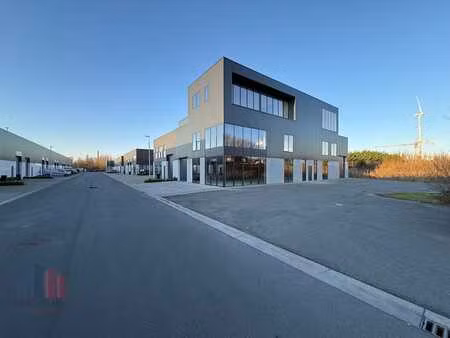 unieke combinatie van kantoorruimte en magazijn/showroom ...