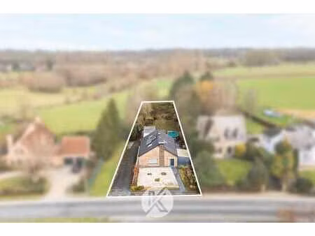 ruime woning met uitzicht op omliggend landschap